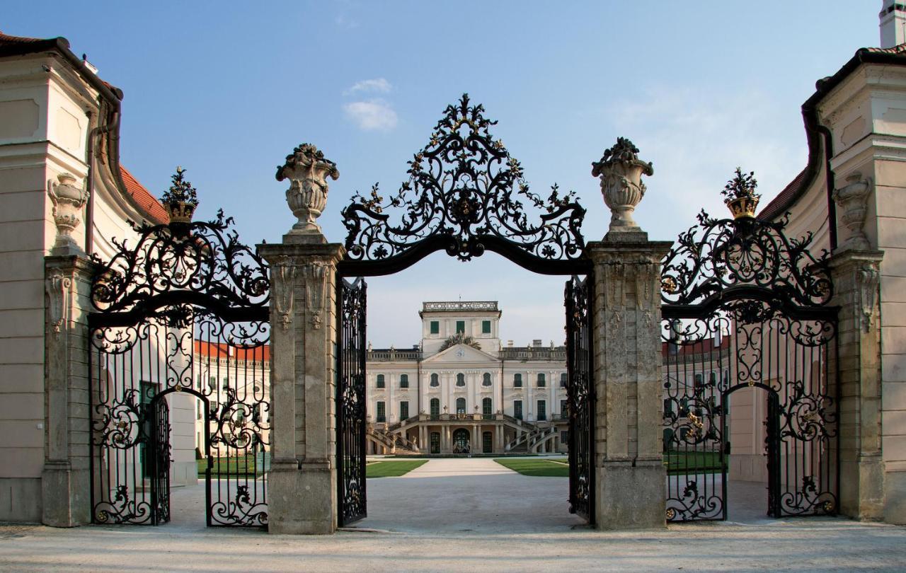 Hotel Szieszta Sopron Exterior photo