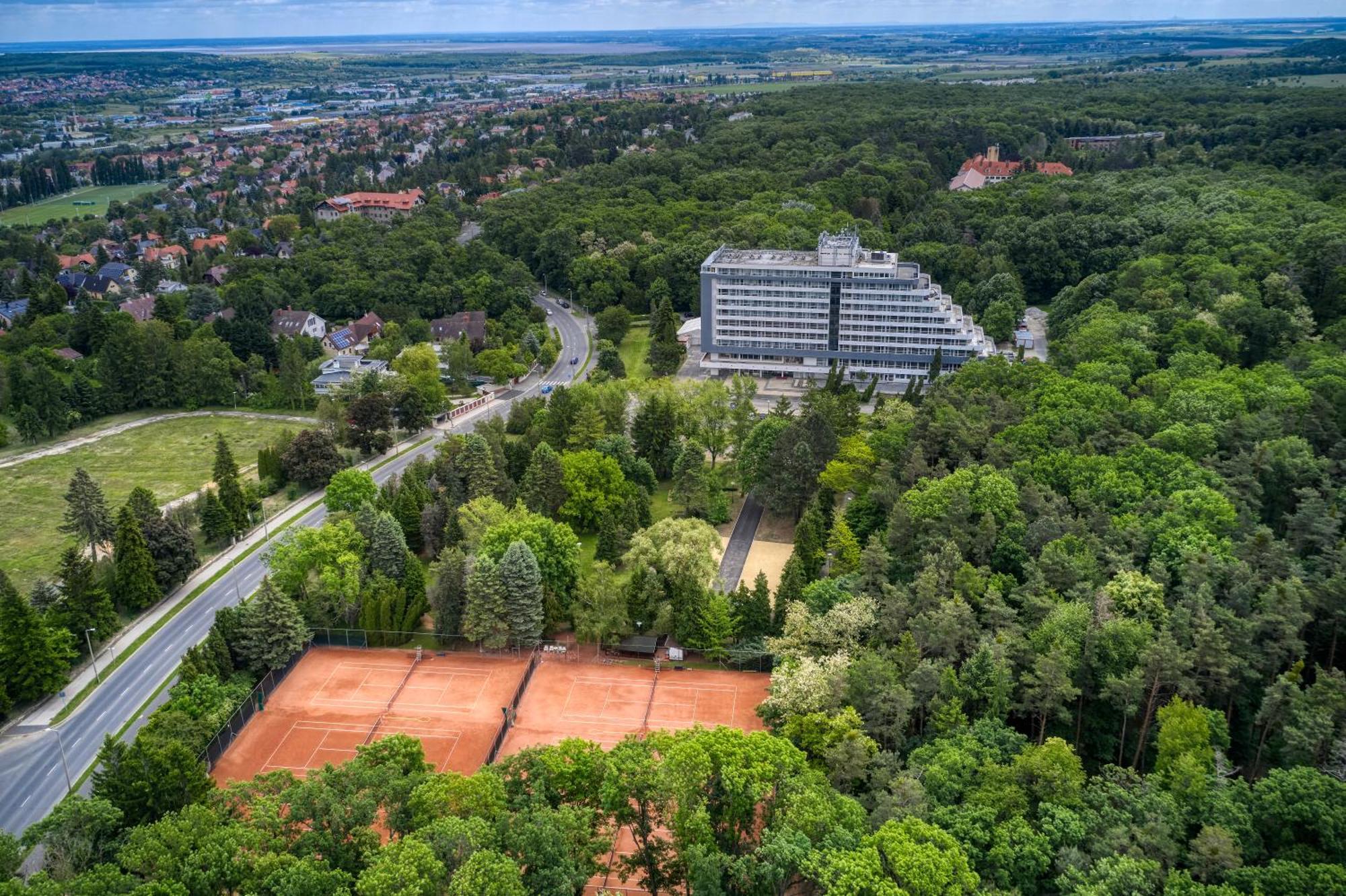 Hotel Szieszta Sopron Exterior photo
